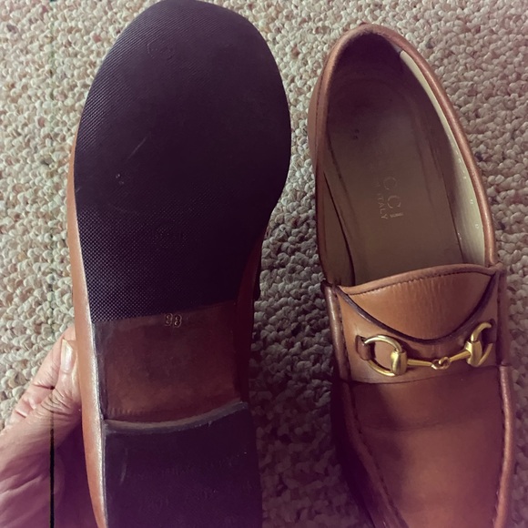 Gucci Horsebit Loafers in Tan Leather. These are a size 8 but fit like size 7.5 - Picture 2 of 4